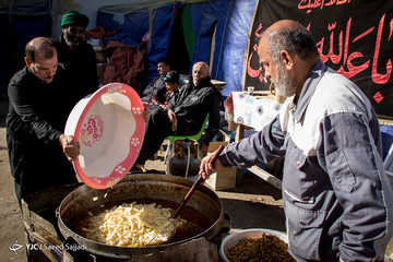 پذیرایی و مهمان نوازی عراقی ها از زائران اربعین حسینی