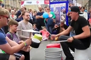 فیلم | کنسرت خیابانی با سطل و قابلمه!