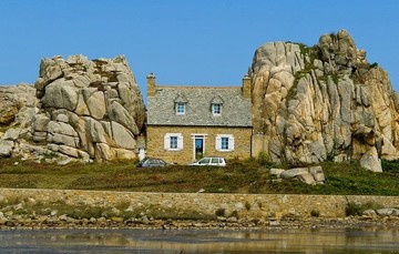 خانه‌ای در میان صخره‌ها که جاذبه گردشگری شد