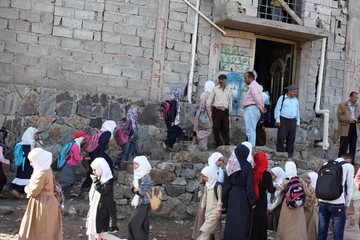 معلم یمنی خانه خود را به مدرسه تبدیل کرد