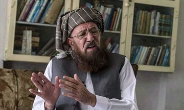 رهبر معنوی طالبان با چاقو کشته شد/ عکس