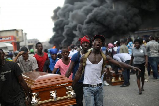 مراسم تشییع جنازه 4 تن که اواسط اکتبر در خیابان های شهر پورتو پرنس، پایتخت هائیتی، جان باختند