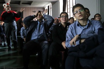 پخش بازی پرسپولیس - کاشیما آنتلرز در دبیرستان البرز تهران