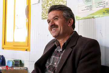تماشای فینال لیگ قهرمانان آسیا در مدرسه سیار روستایی در مشهد