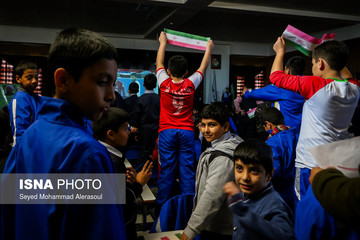تماشای بازی پرسپولیس و کاشیما در مدارس پسرانه مشهد در دبستان و دبیرستان مصلی نژاد مشهد