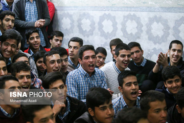 تماشای بازی پرسپولیس و کاشیما آنتلرز ژاپن در دبیرستان‌های حاج کاظمی و امام محمد باقر (ع) اراک