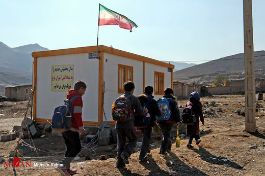 تماشای فینال لیگ قهرمانان آسیا در مدرسه سیار روستایی در مشهد