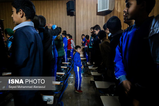 تماشای بازی پرسپولیس و کاشیما در مدارس پسرانه مشهد در دبستان و دبیرستان مصلی نژاد مشهد