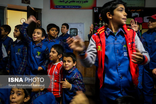 تماشای بازی پرسپولیس و کاشیما در مدارس پسرانه مشهد در دبستان و دبیرستان مصلی نژاد مشهد