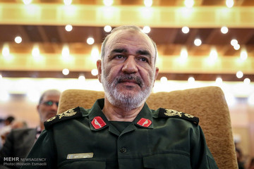 سردار سلامی: ناوهای هواپیمابر آمریکا در تیررس موشک‌های نقطه‌زن ایران/ می‌توانیم منافع حیاتی آمریکا را در شرایط لازم تهدید کنیم