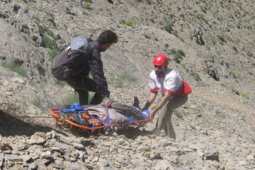 نجات ۴ کوهنورد سرگردان در ارتفاعات «فرخشاد» کرمانشاه