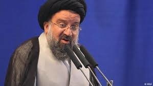 امام جمعه تهران: دیوانه‌ای مانند ترامپ هر دم تهدید می‌کند/آمریکا بعد از سخنان رهبری عقب‌نشینی کرد