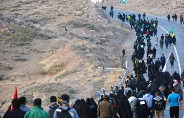 زائرین پیاده حرم مطهر رضوی(ع)