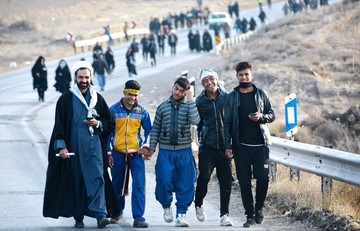 زائرین پیاده حرم مطهر رضوی(ع)