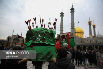 تشییع نمادین امام حسن علیه السلام در حرم حضرت معصومه/ عکس
