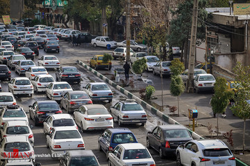 خیابان پر ترددی در تهران که از محدوده طرح ترافیک خارج شد
