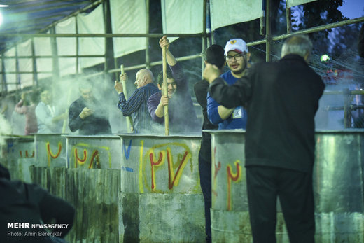 طبخ 84 هزارکیلو آش نذری در شیراز