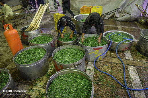 طبخ 84 هزارکیلو آش نذری در شیراز