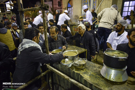 طبخ 84 هزارکیلو آش نذری در شیراز
