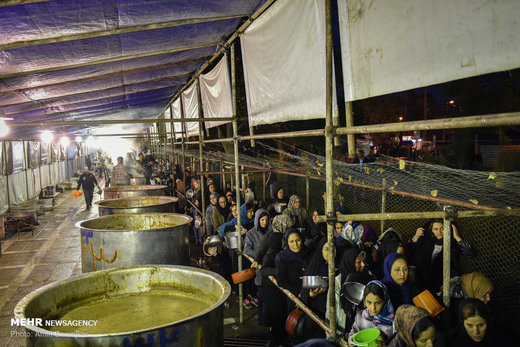طبخ 84 هزارکیلو آش نذری در شیراز