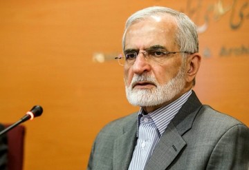 تکذیب اظهارات یک چهره احمدی نژادی توسط کمال خرازی/ شما که منتسب به یک خانواده متدین هستید،چرا؟