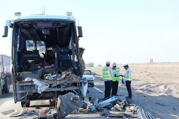 تصادف اتوبوس مشهد با تریلی در سمنان ۱۲ کشته و مجروح به جا گذاشت