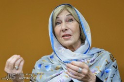 عایشه کولین نویسنده مطرح ترکیه: اگر ما اورهان پاموک را داریم، شما هم اصغر فرهادی را دارید