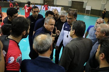 آشوب بزرگ والیبال در ارومیه / مشهدی‌ها فاتح دیدار جنجالی