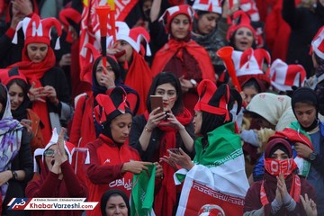 حضور پرشور بانوان پرسپولیسی در ورزشگاه آزادی