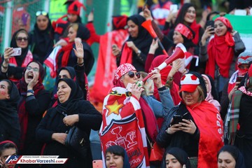 حضور پرشور بانوان پرسپولیسی در ورزشگاه آزادی