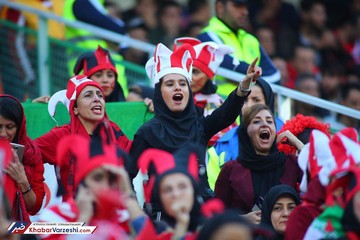 حضور پرشور بانوان پرسپولیسی در ورزشگاه آزادی