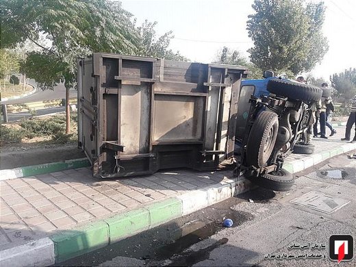 تصادف پیکان‌وانت با نیسان یخچال‌دار در خیابان شهید رجایی