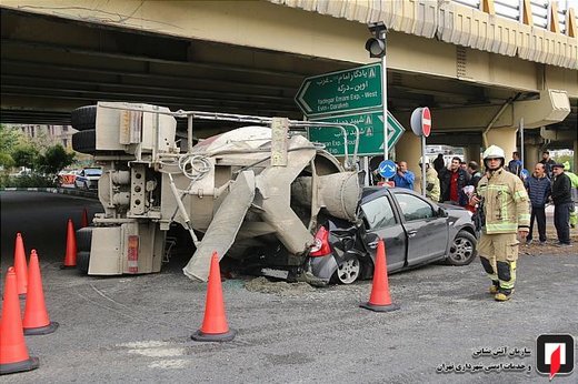 واژگونی بونکر سیمان در بزرگراه چمران