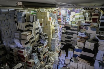 کشف انبار بزرگ کتاب قاچاق