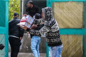کشف انبار بزرگ کتاب قاچاق