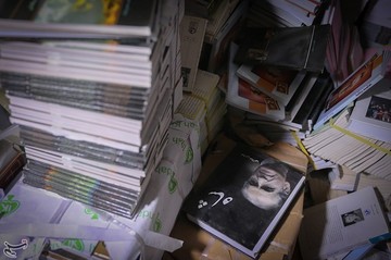 کشف انبار بزرگ کتاب قاچاق
