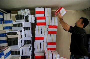 کشف انبار بزرگ کتاب قاچاق