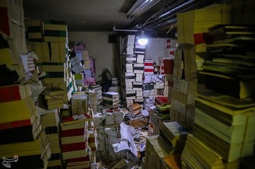 کشف انبار بزرگ کتاب قاچاق