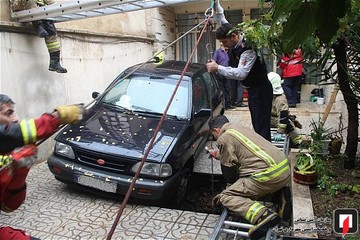 نجات مرد میانسال از داخل چاه حیاط ساختمان مسکونی