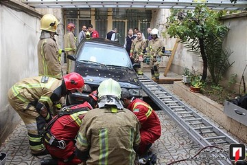نجات مرد میانسال از داخل چاه حیاط ساختمان مسکونی