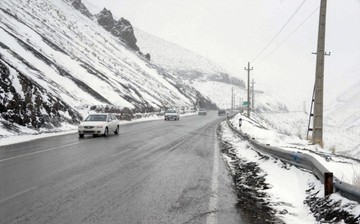 بارش خفیف برف و لغزندگی در جاده کرج-چالوس
