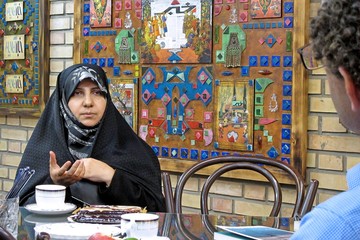 کنایه جالب نفیسه مرشدزاده به گرانی کاغذ/ عکس 