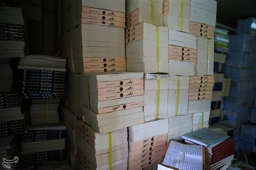 کشف انبار بزرگ کتاب قاچاق