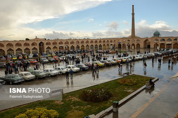 نمایش خودروهای کلاسیک در اصفهان