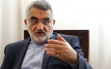 بروجردی: آمریکا به دنبال فشار وارد کردن به هسته نظام است