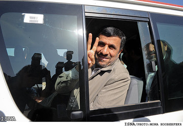 واکنش هاشمی‌طبا به پیشنهاد مناظره احمدی‌نژاد: او فکر می‌کند هاله نور به کمکش می‌آید