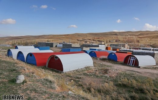 کانکس‌های رنگی یادگار زلزله ارسباران