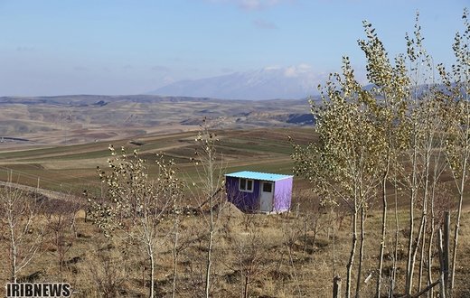 کانکس‌های رنگی یادگار زلزله ارسباران