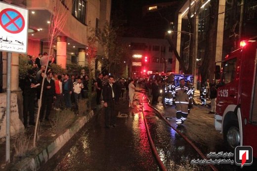 آتش سوزی ساختمان اداری تجاری در خیابان فرشته