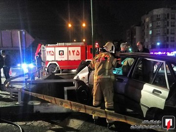 تصادف پراید با گاردریل بزرگراه باقری